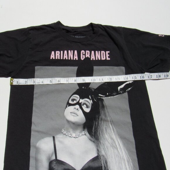 Ariana Grande Dangerous Woman World Tour 2017 Bunny Mask Graphic T-Shirt Size XS - Picture 7 of 8